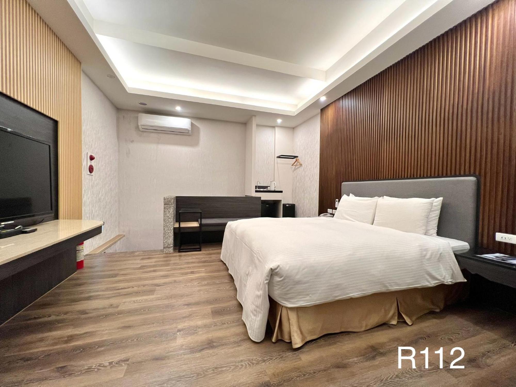 Cigar Motel Tainan Extérieur photo