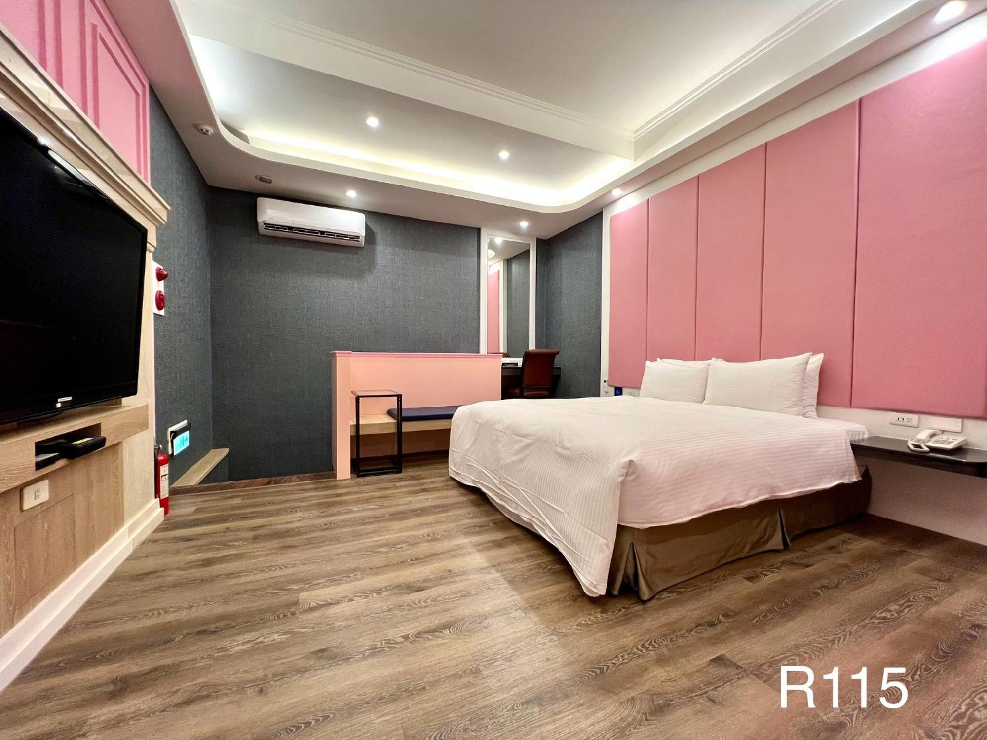 Cigar Motel Tainan Extérieur photo