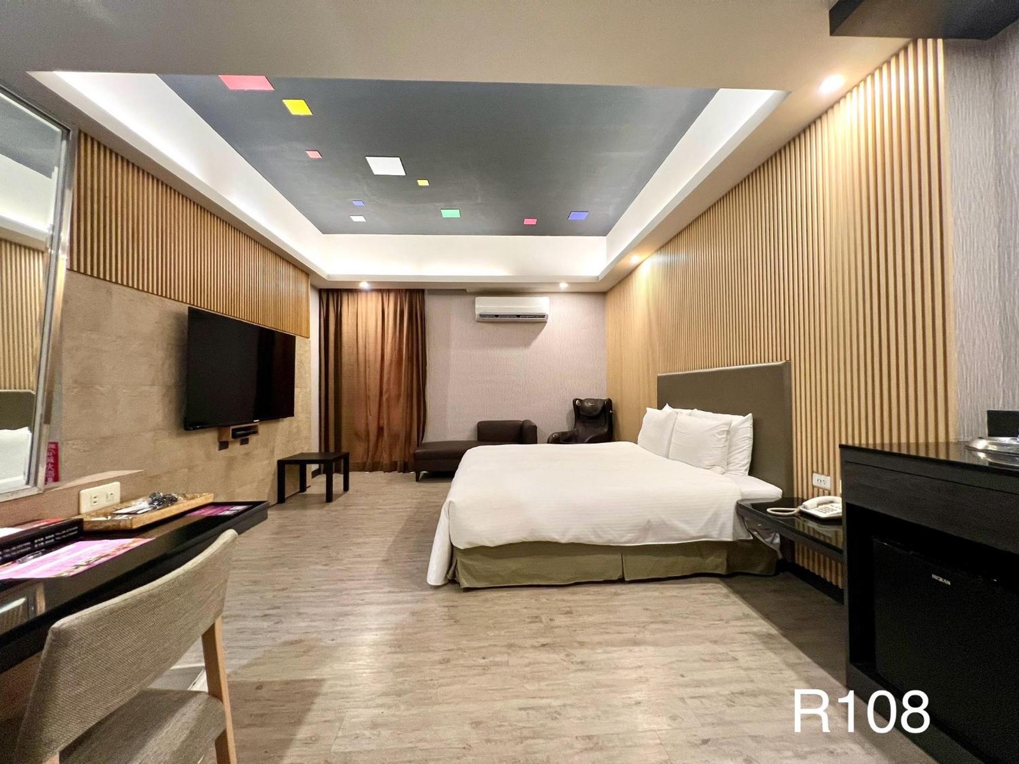 Cigar Motel Tainan Extérieur photo